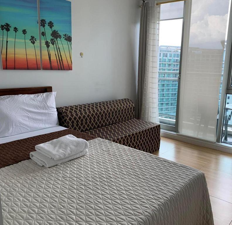 Azure C5 Man-Made Beach Balcony Multiple Units マニラ市 エクステリア 写真