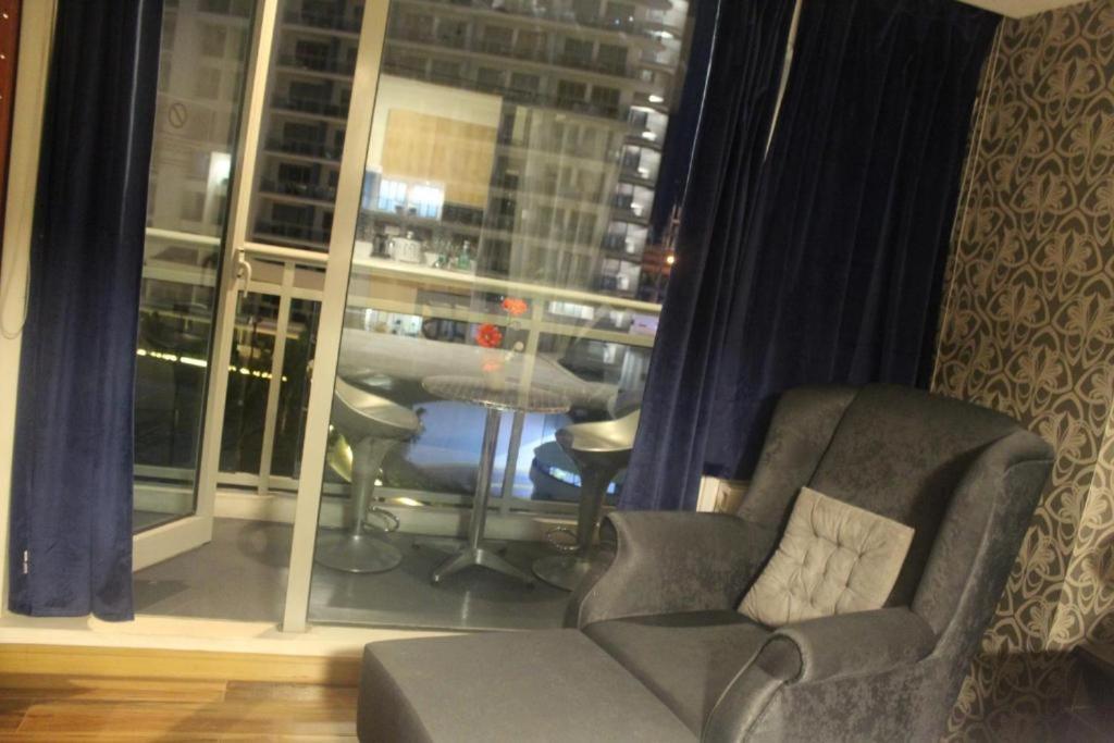 Azure C5 Man-Made Beach Balcony Multiple Units マニラ市 エクステリア 写真