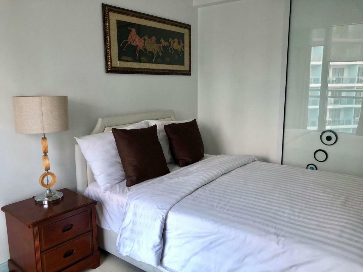 Azure C5 Man-Made Beach Balcony Multiple Units マニラ市 エクステリア 写真
