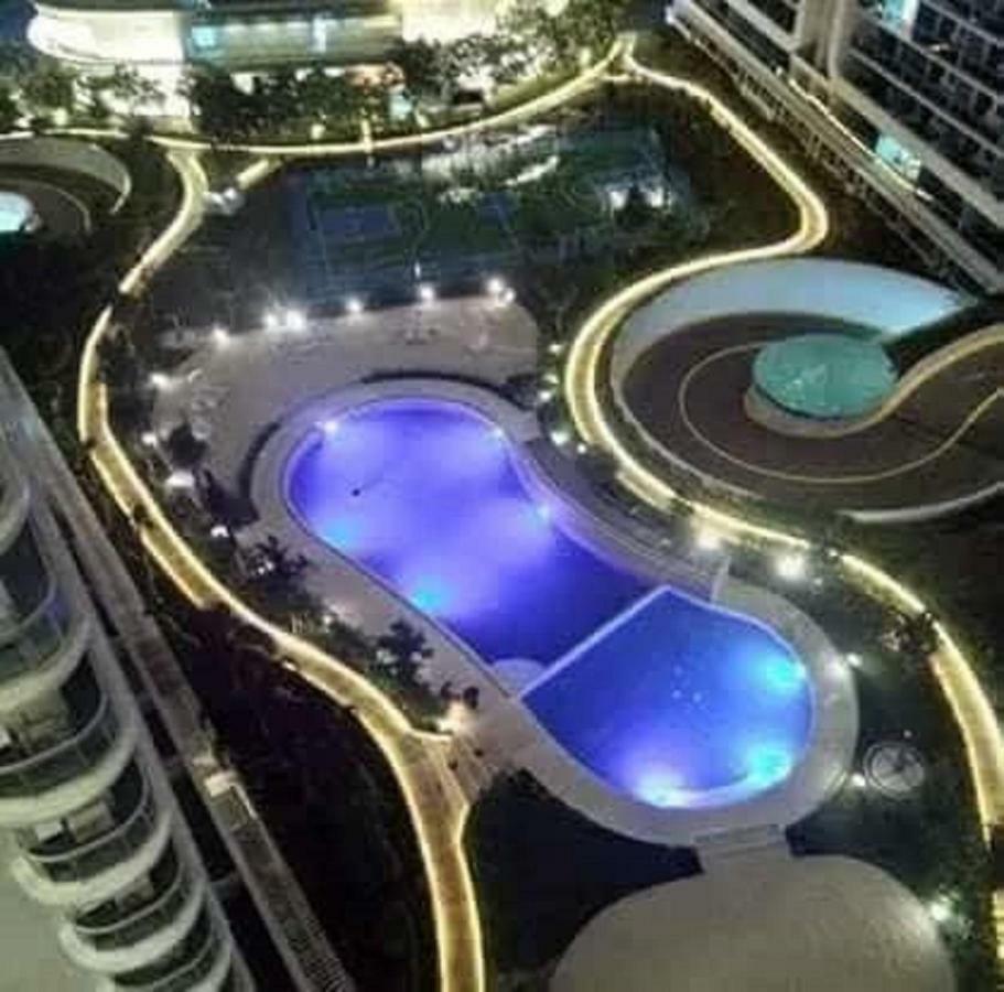 Azure C5 Man-Made Beach Balcony Multiple Units マニラ市 エクステリア 写真